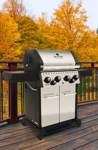Broil King CROWN S490 BBQ with Side Burner, Rear Rotisserie Burner, Rotisserie Kit & Heavy-Duty Cast Iron Cooking Grids